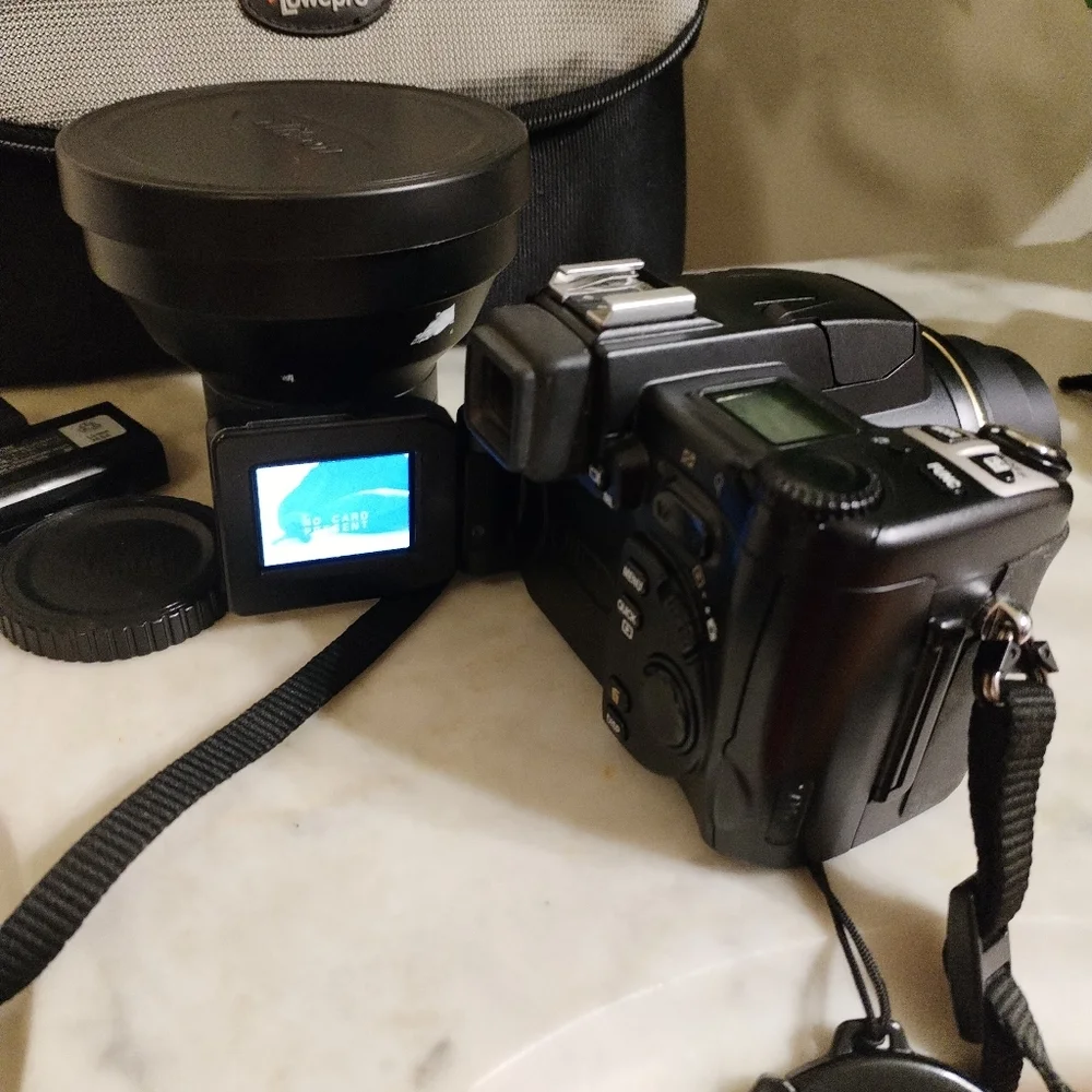 GUC Nikon Coolpix 5700 Point & Shoot Camera 5.0 mp 8×zoom ED
